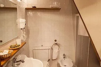 Borgo Dei Corsi House Отель Реджиолло