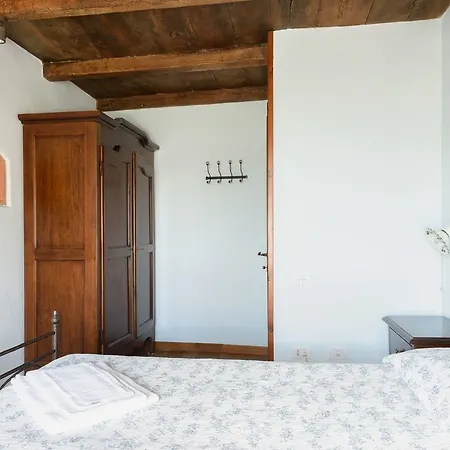Borgo Dei Corsi House Отель Реджиолло