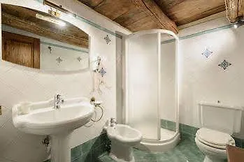 Отель Borgo Dei Corsi House Реджиолло
