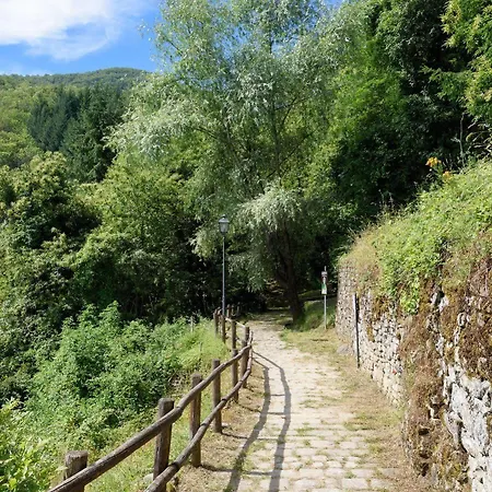 Отель Borgo Dei Corsi House Реджиолло